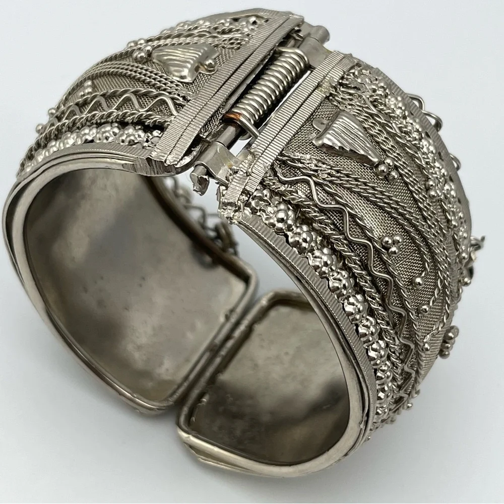 Stunning vintage silvertone wide cuff bracelet with intricate filigree detailing